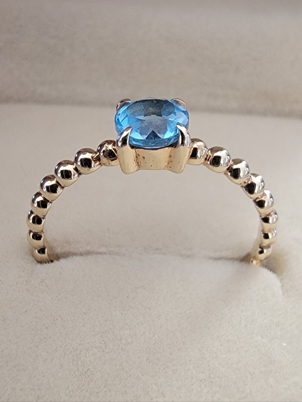 10K Yellow Gold, Blue Topaz, Beaded Solitaire Ring, Size 7
